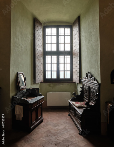 Foto Medieval fortress interior Cabinet with window and wooden brown furniture