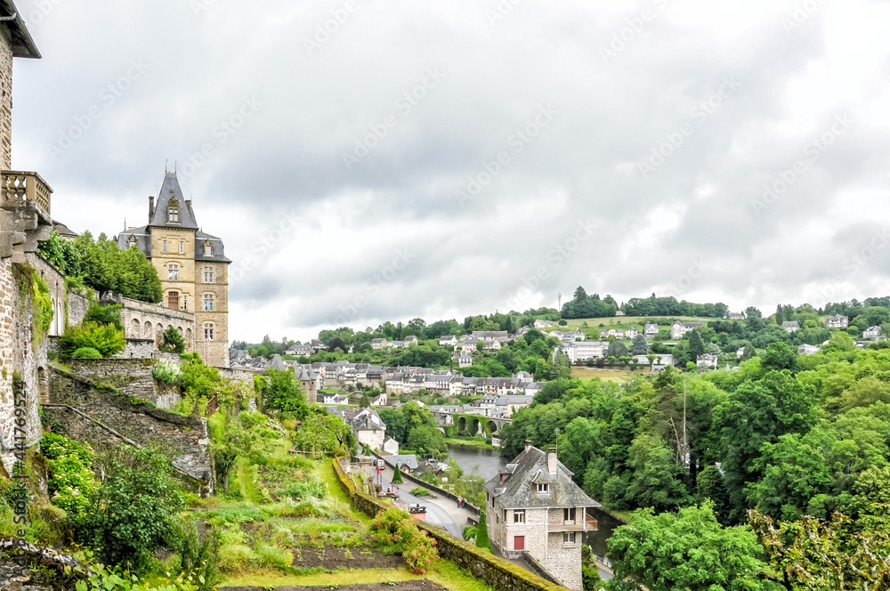 The medieval town of Uzerche, thanks to its rich, remarkable architectural whole, is also called Pearl of Limousin.