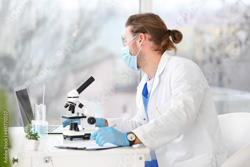 Male scientist working in l...