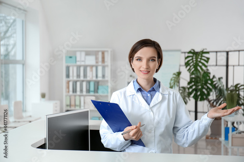 Female medical assistant sh...