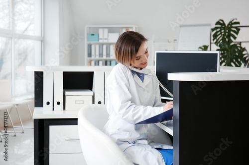 Female medical assistant wo...