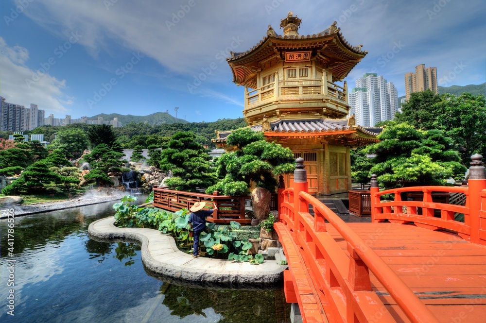 Fototapeta premium Man Painting The Pavilion of Absolute Perfection, Nan Lian Garden, Hong Kong.
