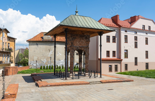 Bima z synagogi w Tarnowie photo
