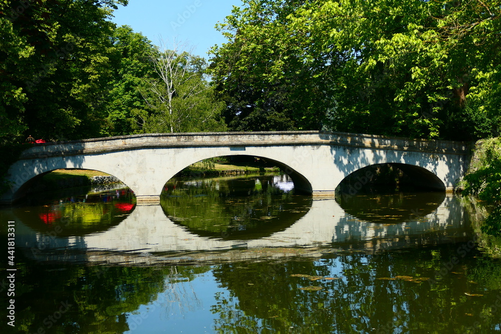 Fototapeta premium Brücke übern Schlossteich