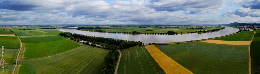 Obraz premium Danube River and its old waters are photographed in Bavaria 
