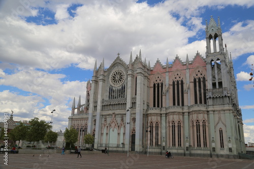 El Templo Expiatorio Diocesano del Sagrado Corazón de Jesús también conocido simplemente como "El Expiatorio", ubicado en León, Guanajuato