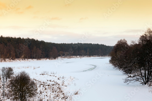 Fototapeta Naklejka Na Ścianę i Meble -  snow-covered river at sunset