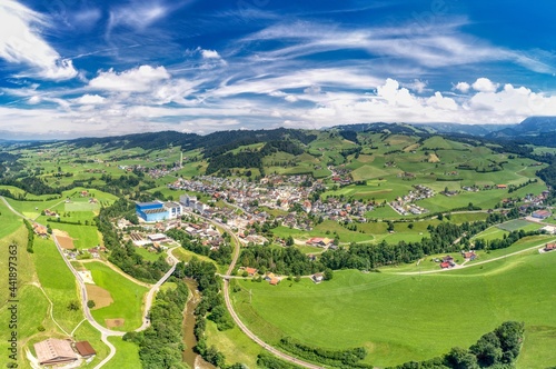 Die Gemeinde Entlebuch im Kanton Luzern aus der Luft betrachtet, Schweiz (Juni 2021) © Zarathustra