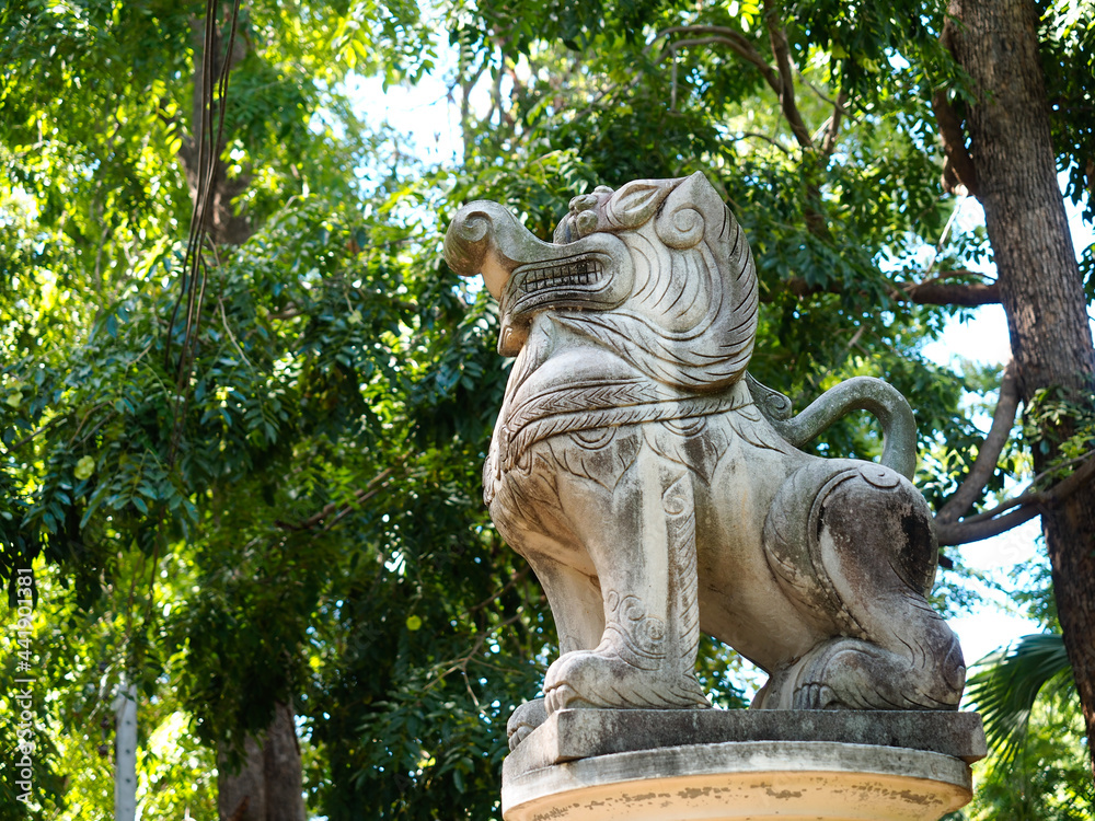 statue of a lion in the park