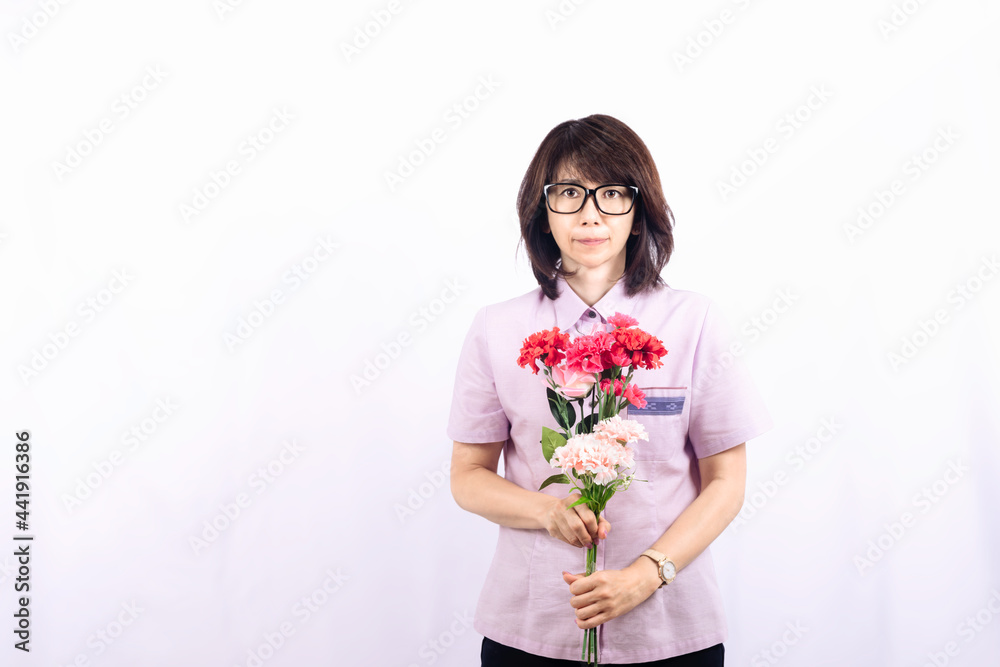 花を持つ女性 花を持つ女性