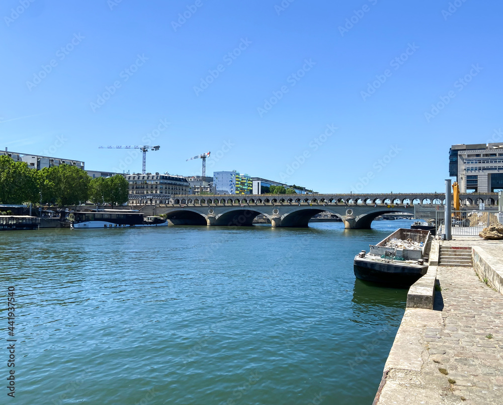 Pont sur la Seine à Paris