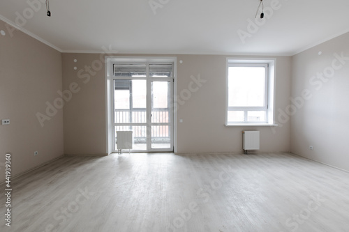Fototapeta Naklejka Na Ścianę i Meble -  Modern white minimalist interior blank wall. Rooms in the apartment.