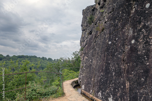 Sur les chemins de Compostelle; la voie de Rocamadour, le village d'Aubazine et le canal des Moines.