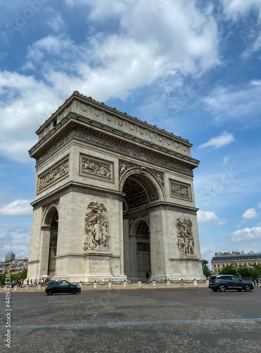 Arc de Triomphe, place de l'Etoile à Paris © Atlantis