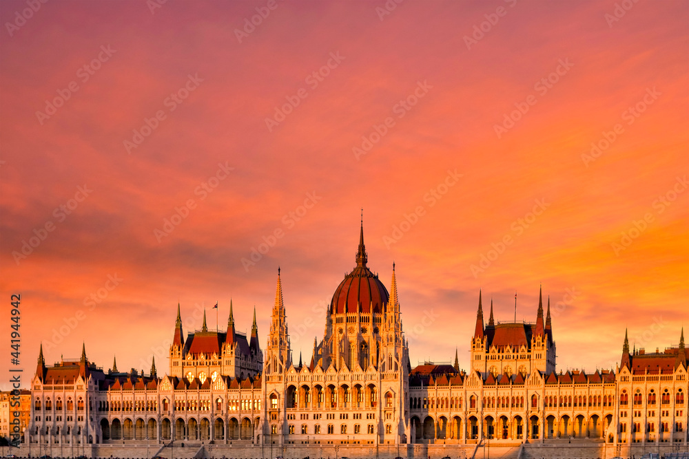 Obraz premium Hungarian Parliament Building