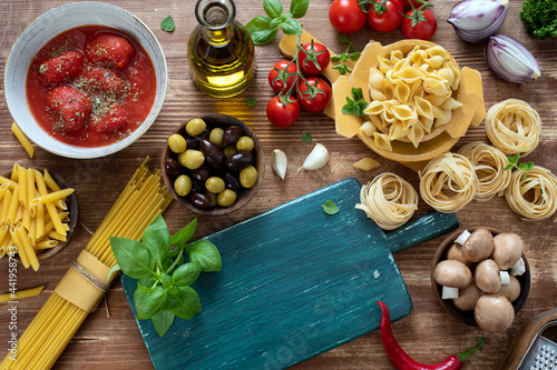 pasta grezza con ingredienti per salsa tipica  photo