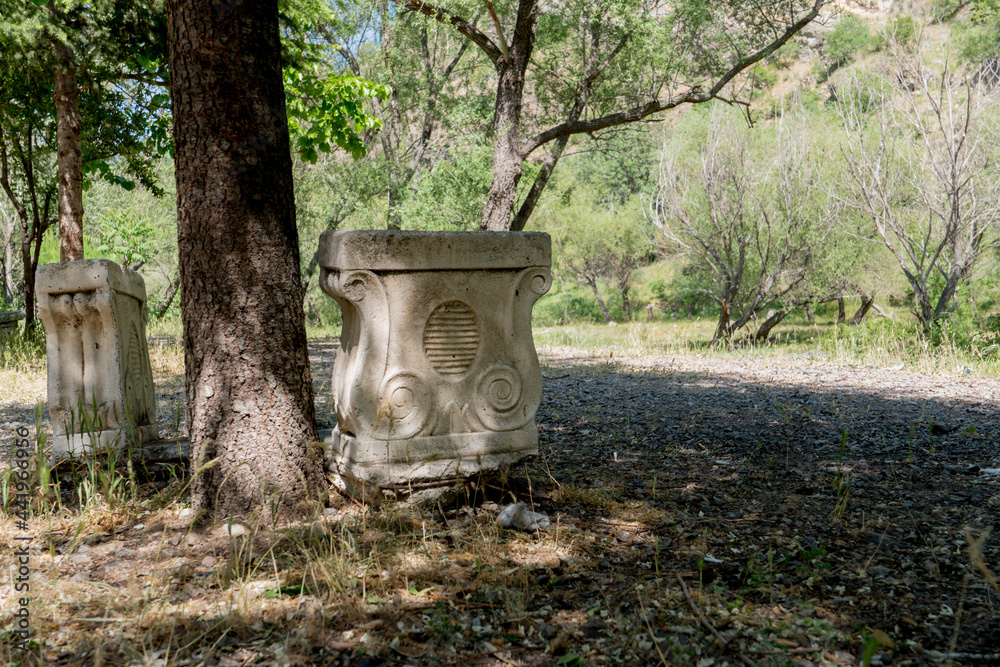 Fototapeta premium imitation historical relics in the park