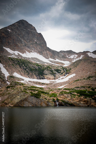 Fototapeta Naklejka Na Ścianę i Meble -  Alpine Lake in the heart of the Colorado Rocky Mountains 