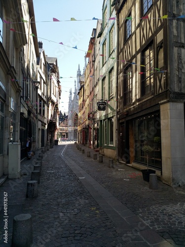 narrow street in the old town country © Kévin