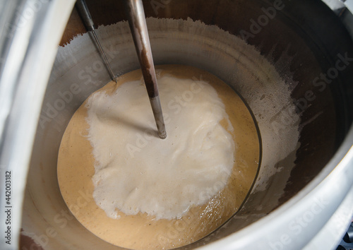 The process of filling malt in a container for making beer. Traditional brewing.
