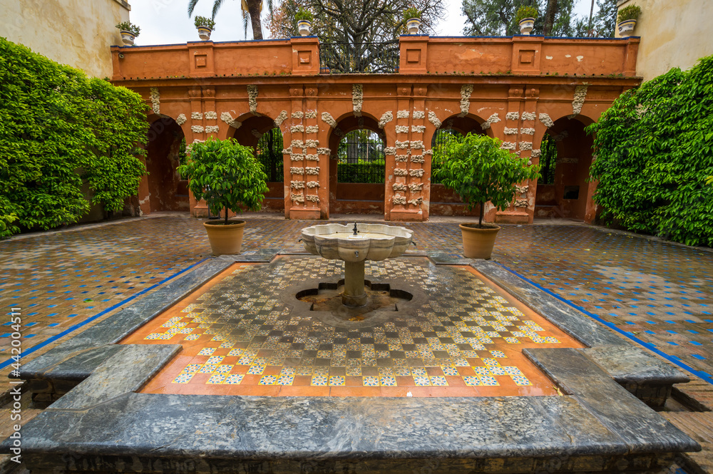 Fototapeta premium View of the garden in the Alcazar palace