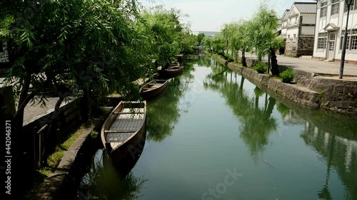 新緑の倉敷美観地区・古い街並み (ティルト)