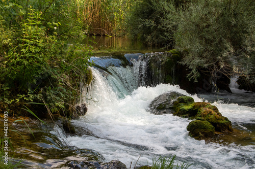 Salto de agua en el río Guadiela en Castilla la Mancha