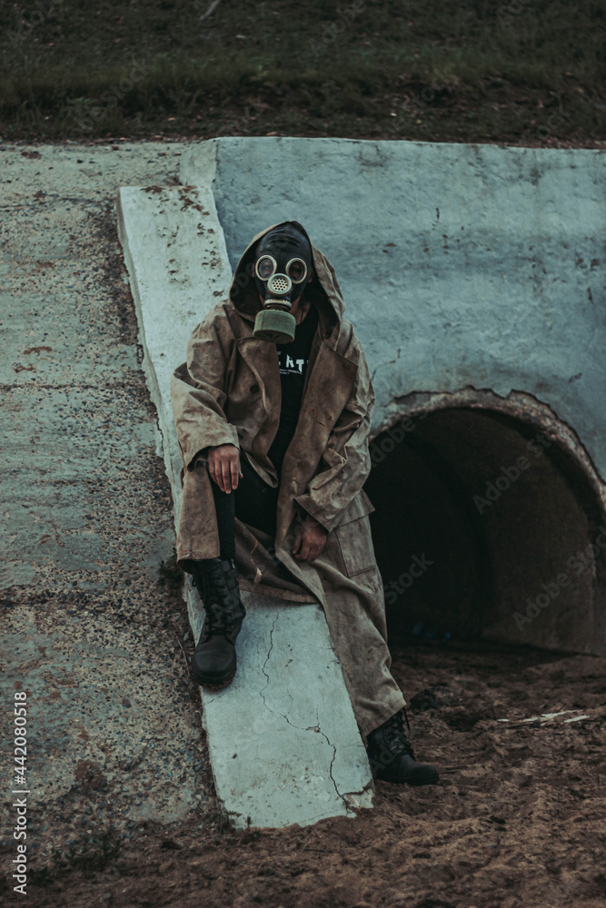 Man in a gas mask, chemical protection, stalker, gas mask, mask, gas, war, Soldier, danger, Military, Man, Black, Pollution, Weapons, security, people, apocalypse, portrait, Security, criminal, terror