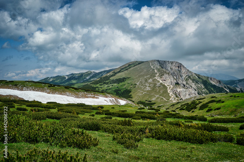 Wandern auf der Rax /Heukuppe, Predigtstuhl, Schlangenweg in Niederösterreich - Landschaft mit Berg, Fels, Gipfel, Wiese, Wanderweg und dramatisch bewölktem Himmel photo