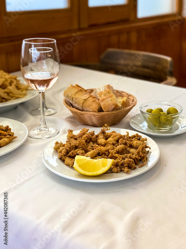 Fried small squids with lemon and white bread, Mallorca, Puerto Andratx, Mallorca, Spain