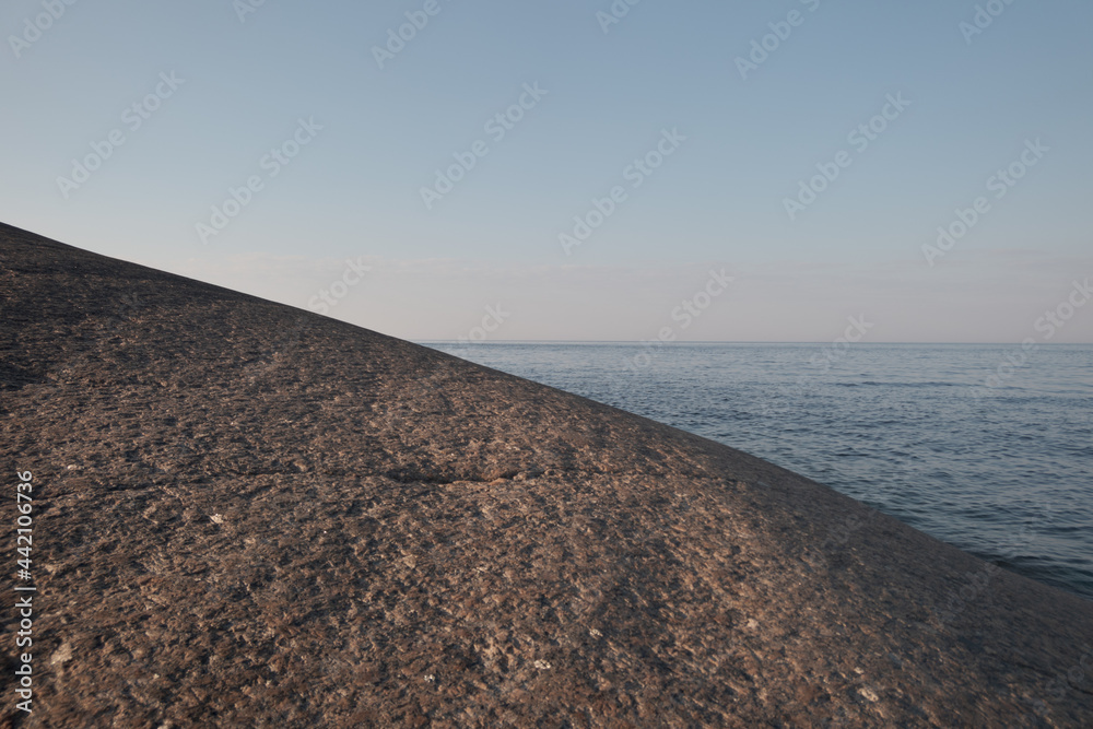 Obraz premium Minimalistic nordic landscape. Rocky deserted sea coast