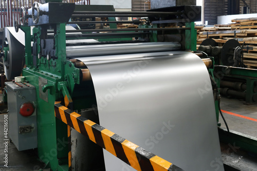 Fotografi Cold rolled steel sheet on rolling machine in production process at factory