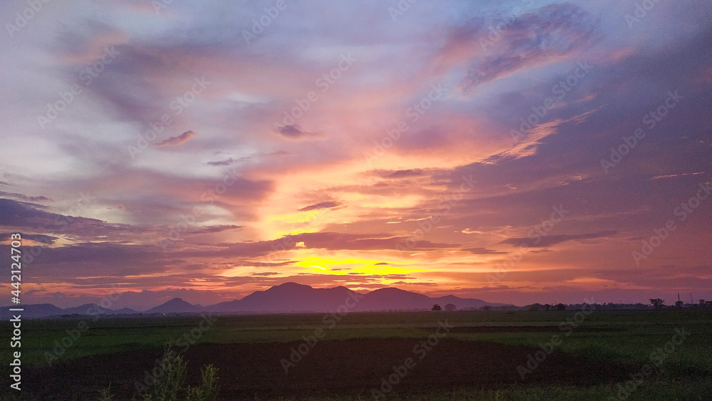 Obraz premium sunset in the mountains