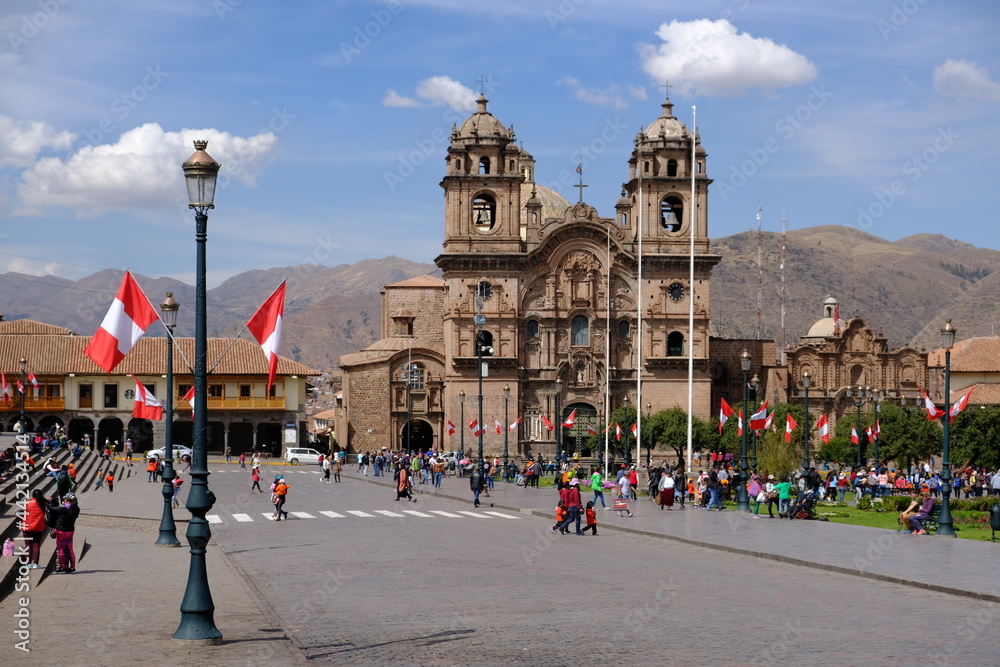 Obraz premium Peru Cusco - Plaza De Armas view to Church of the Society of Jesus