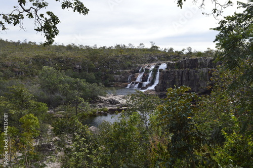 Paisagem com cachoeira ao fundo photo