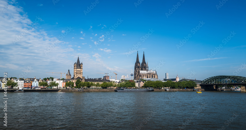 Fototapeta premium Blick auf Köln am Rhein.