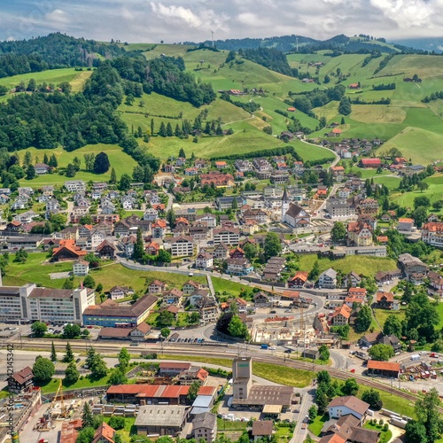 Ein Blick von oben auf Entlebuch im Kanton Luzern, Schweiz (Juni 2021) photo