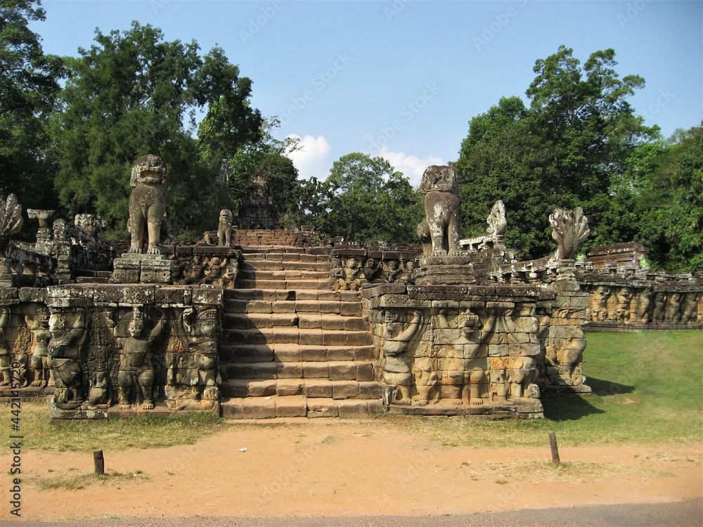 Fototapeta premium カンボジア、アンコールトムの象のテラス。 Elephant Terrace at Angkor Thom, Cambodia. 