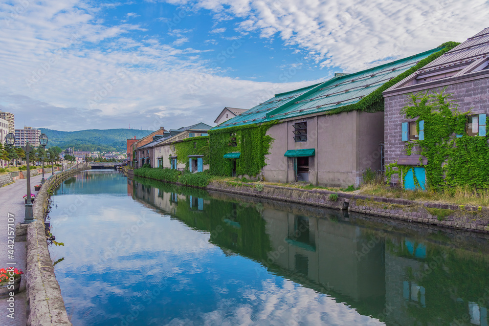 早朝の小樽運河　北海道の夏