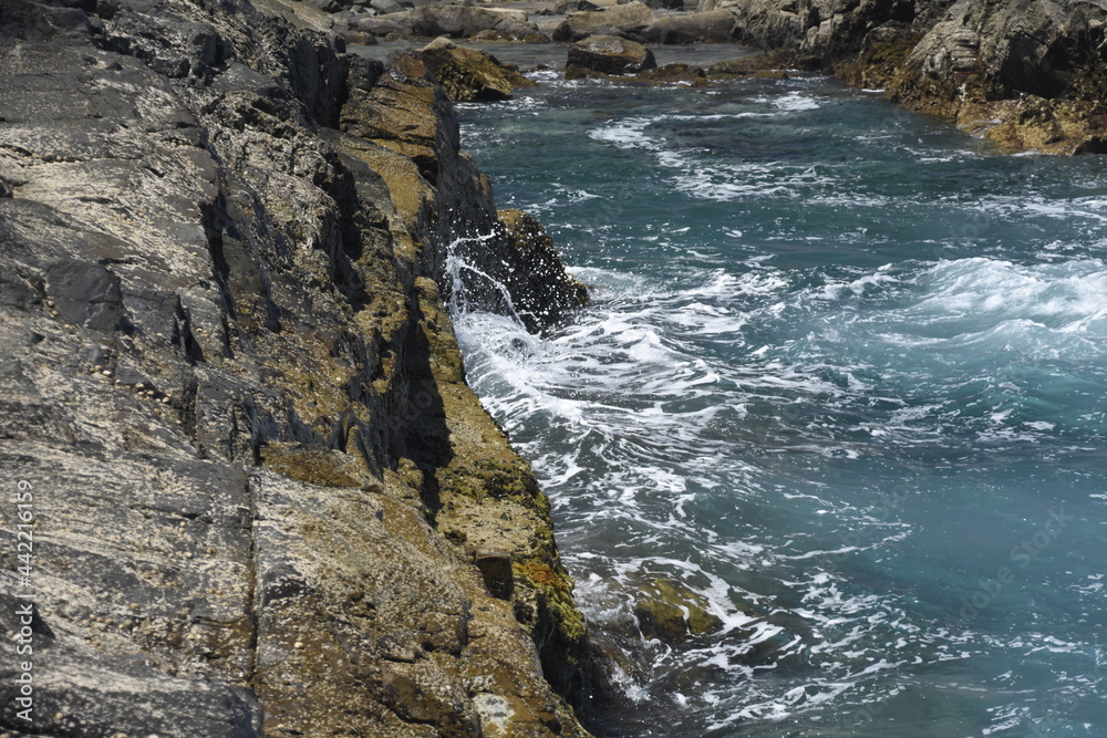 yhe waves crashing on the rocks yhe waves crashing on the rocks