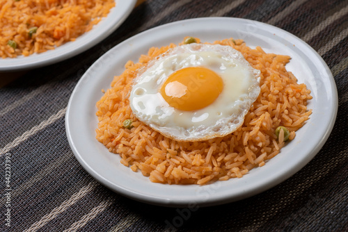 huevo con arroz  photo