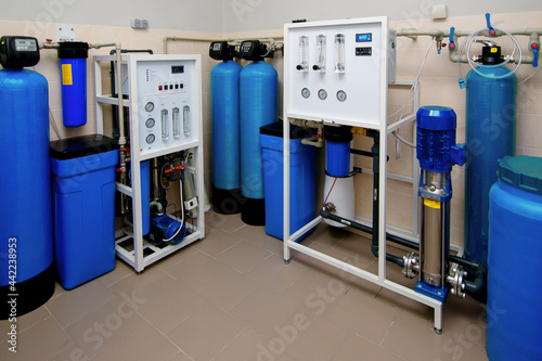 Tablou pe pânză Filters for water purification, a wide variety of filter systems