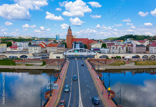 Centrum miasta Gorzów Wielkopolski, widok na bulwar wschodni i zachodni nad rzeką Warta od strony mostu staromiejskiego. photo
