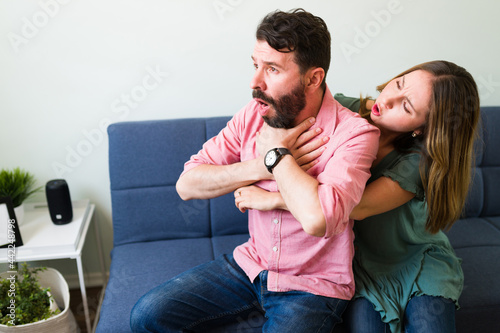 Foto Adult man suffocating with a piece of food