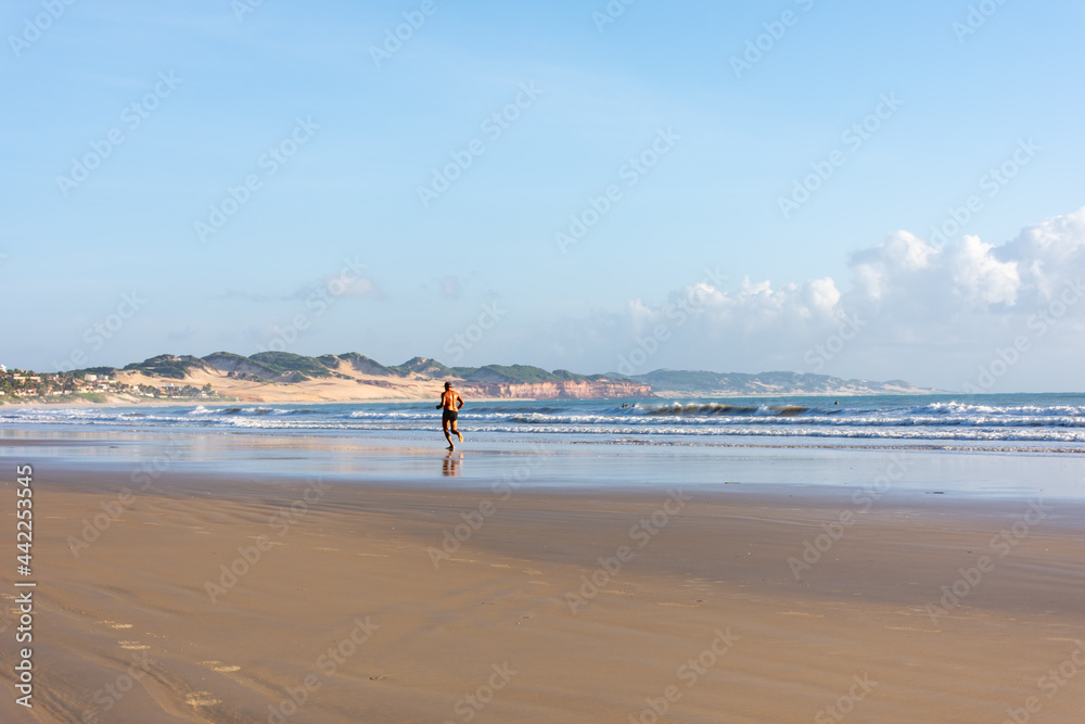 Saúde pessoal ao entardecer na praia Saúde pessoal ao entardecer na praia