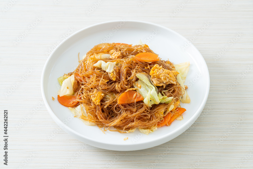 stir fried vermicelli with cabbage, carrot and egg stir fried vermicelli with cabbage, carrot and egg