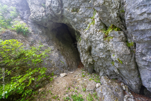 The entrance to the Chandolaz ridge cave in the Primorsky region.