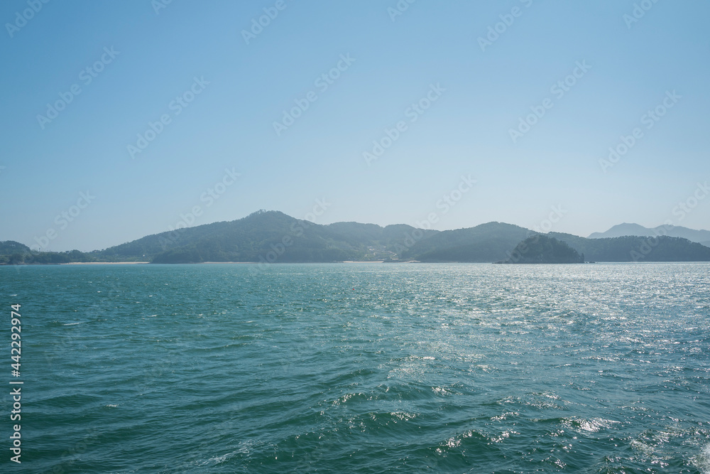 Fototapeta premium 육지로 향하는 바닷길