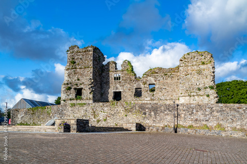 The castle ruins in Manorhamilton, erected in 1634 by Sir Frederick Hamilton - County Leitrim, Ireland