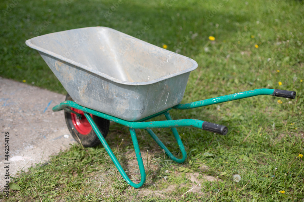Tool trolley. Garden wheelbarrow for the land. Tool trolley. Garden wheelbarrow for the land.